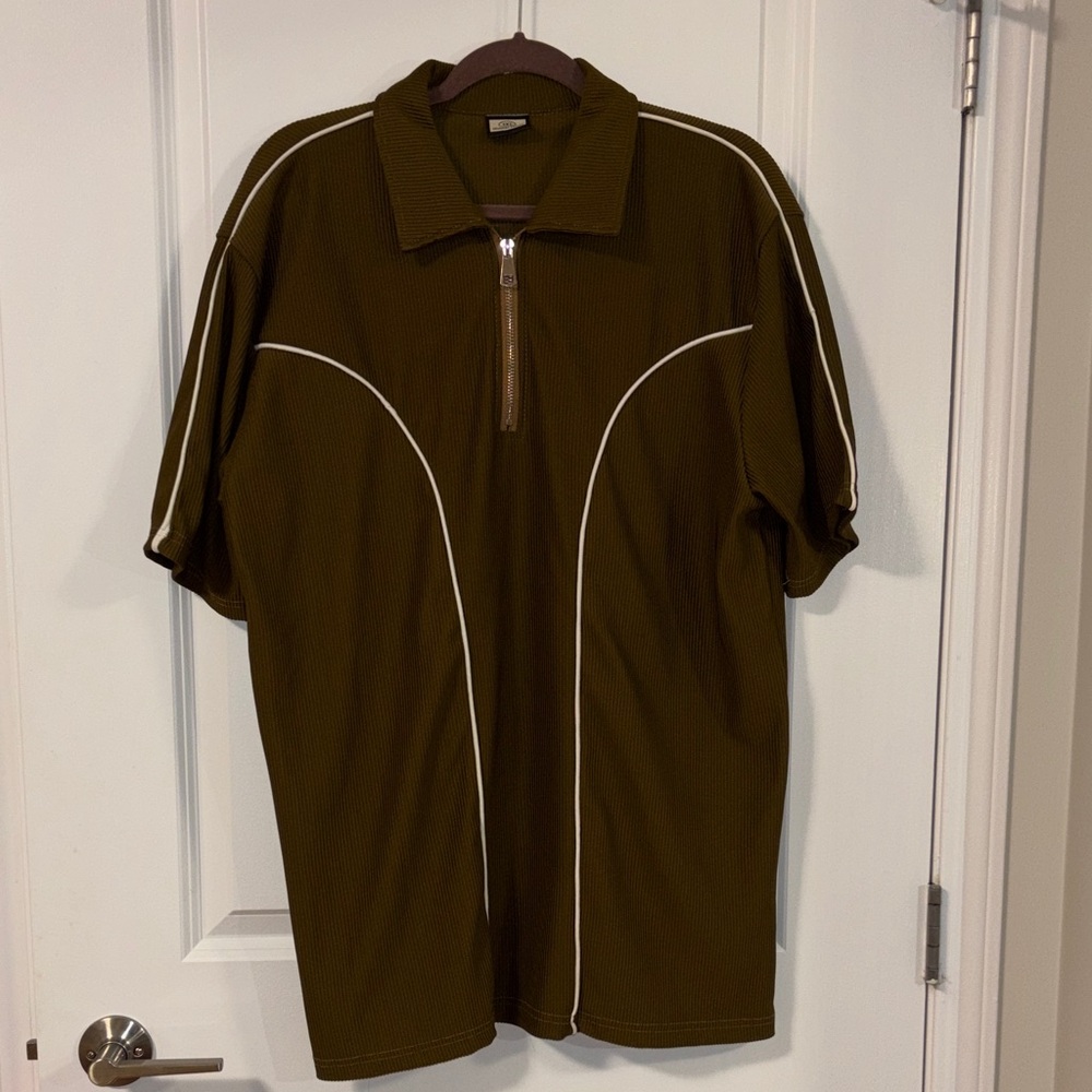 2/$15 🍓 Olive Brown Short-Sleeve Polo with White Piping